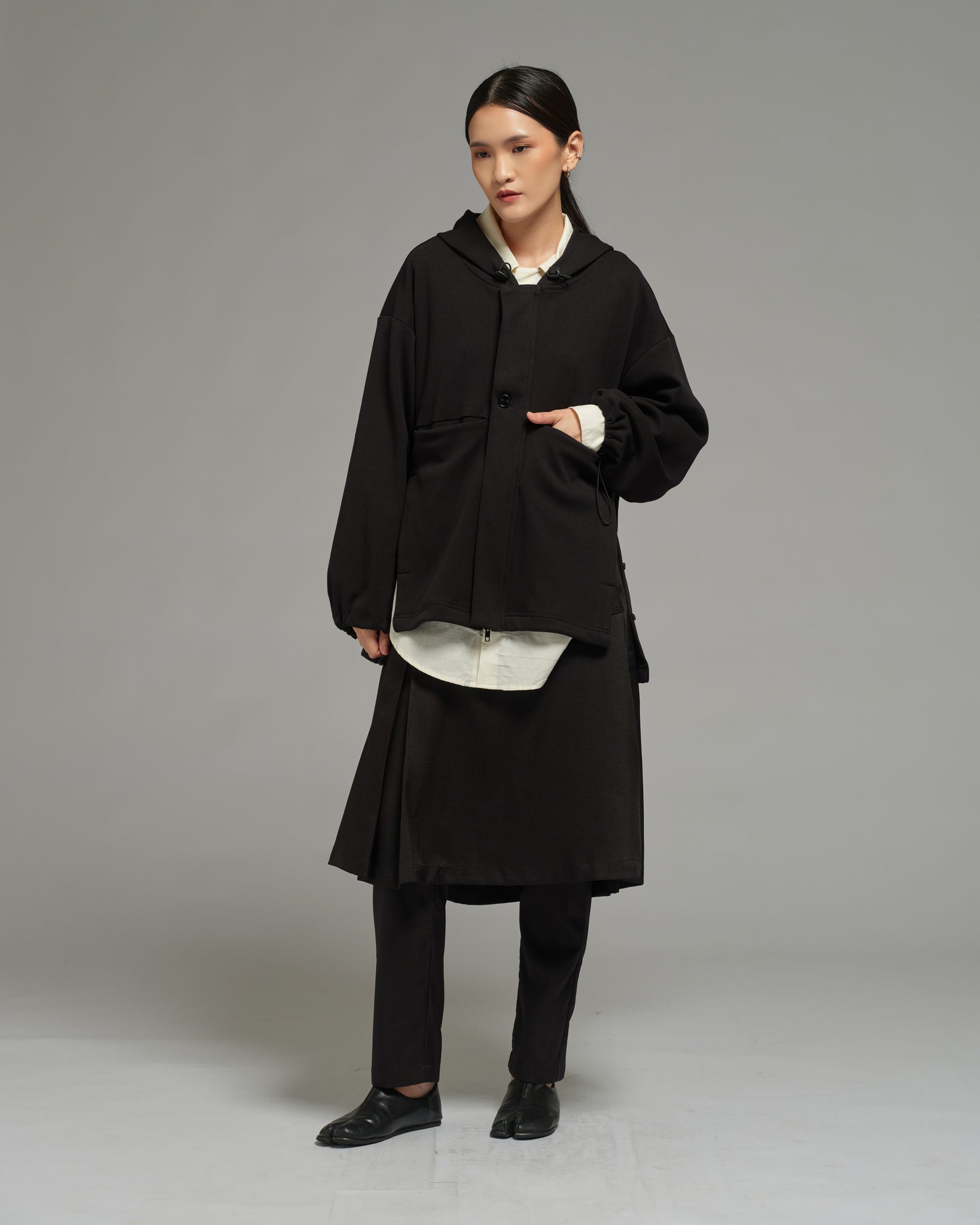 Unisex: The Hooded Sweater (Jersey Black)