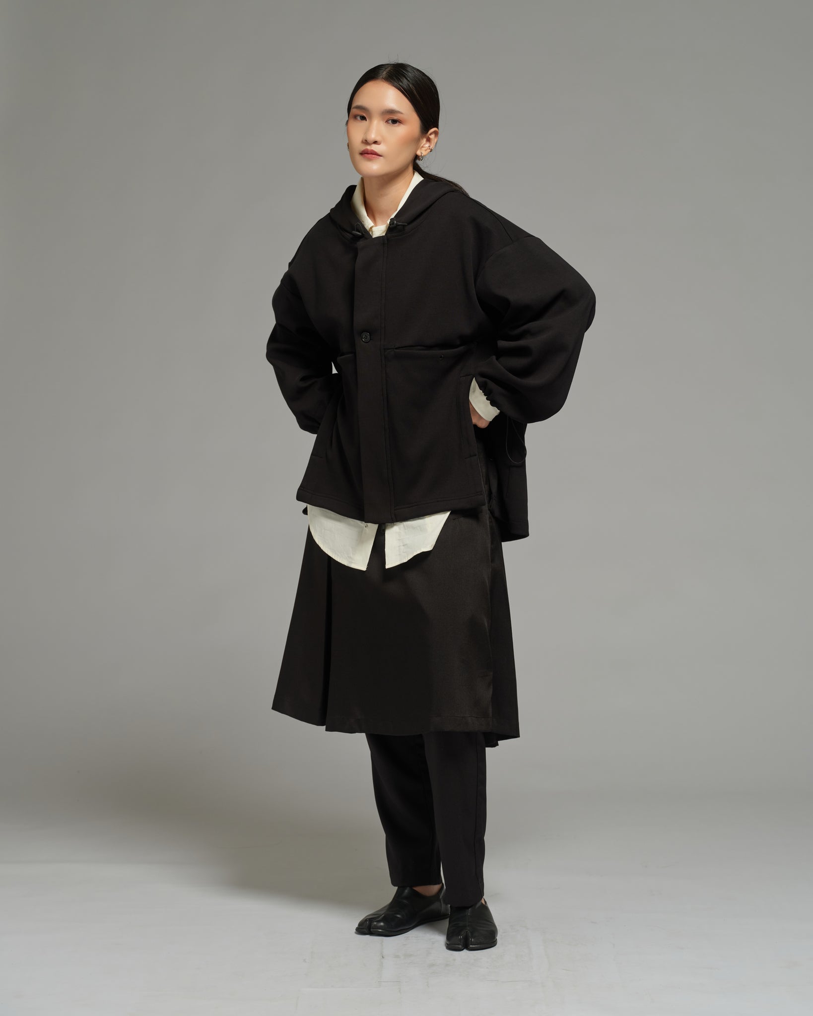 Unisex: The Hooded Sweater (Jersey Black)