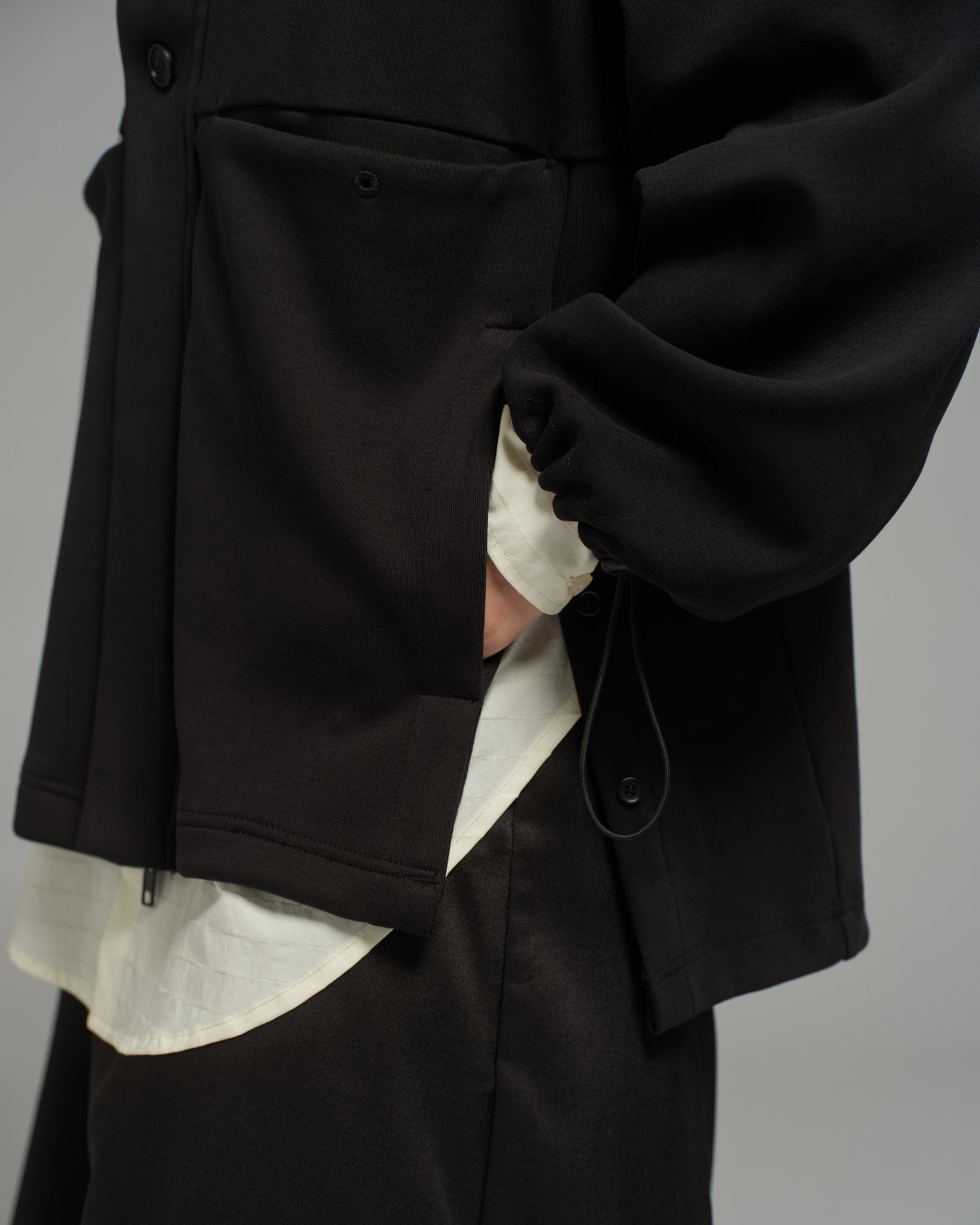 Unisex: The Hooded Sweater (Jersey Black)