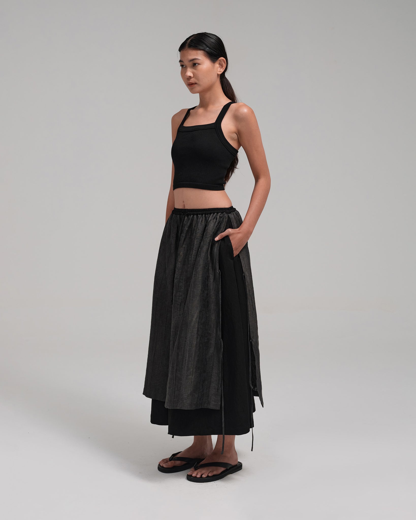 Women: The Midi Skirt (Black)