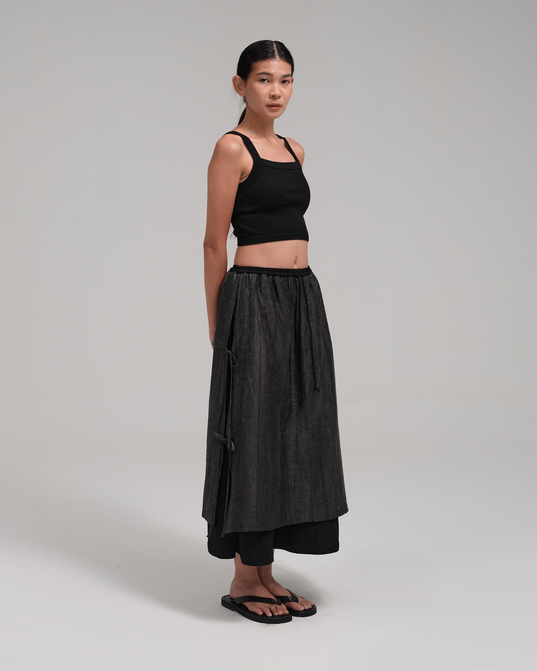 Women: The Midi Skirt (Black)