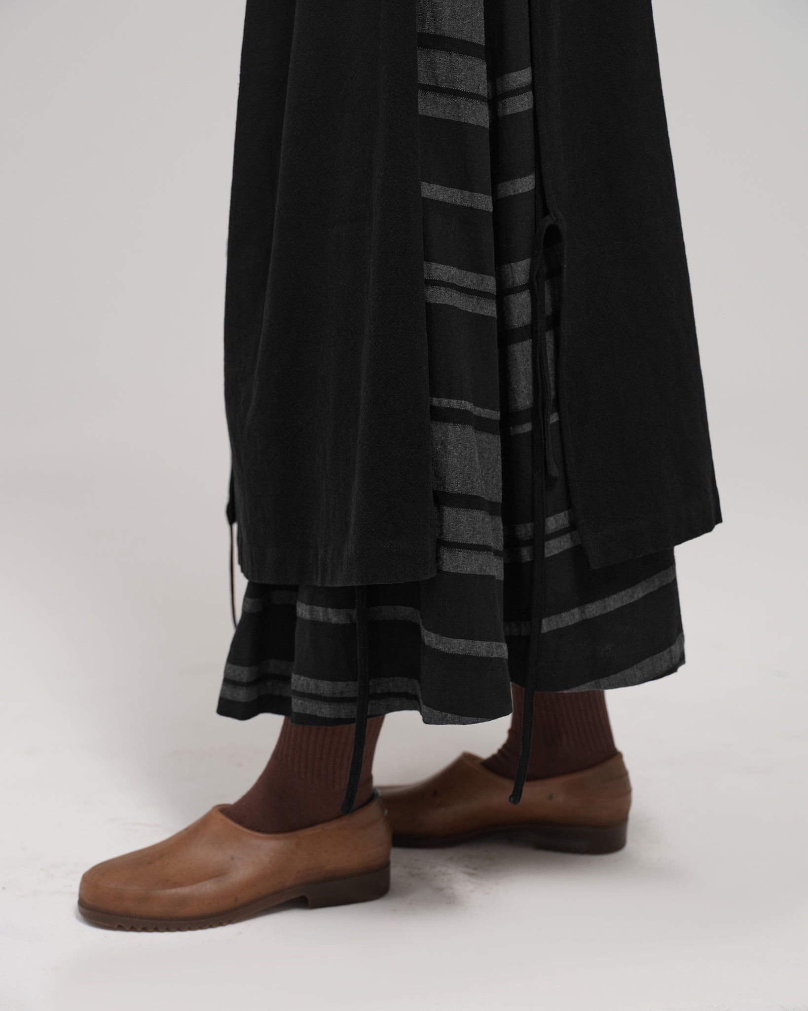 Women: The Midi Skirt (Stripe Black)