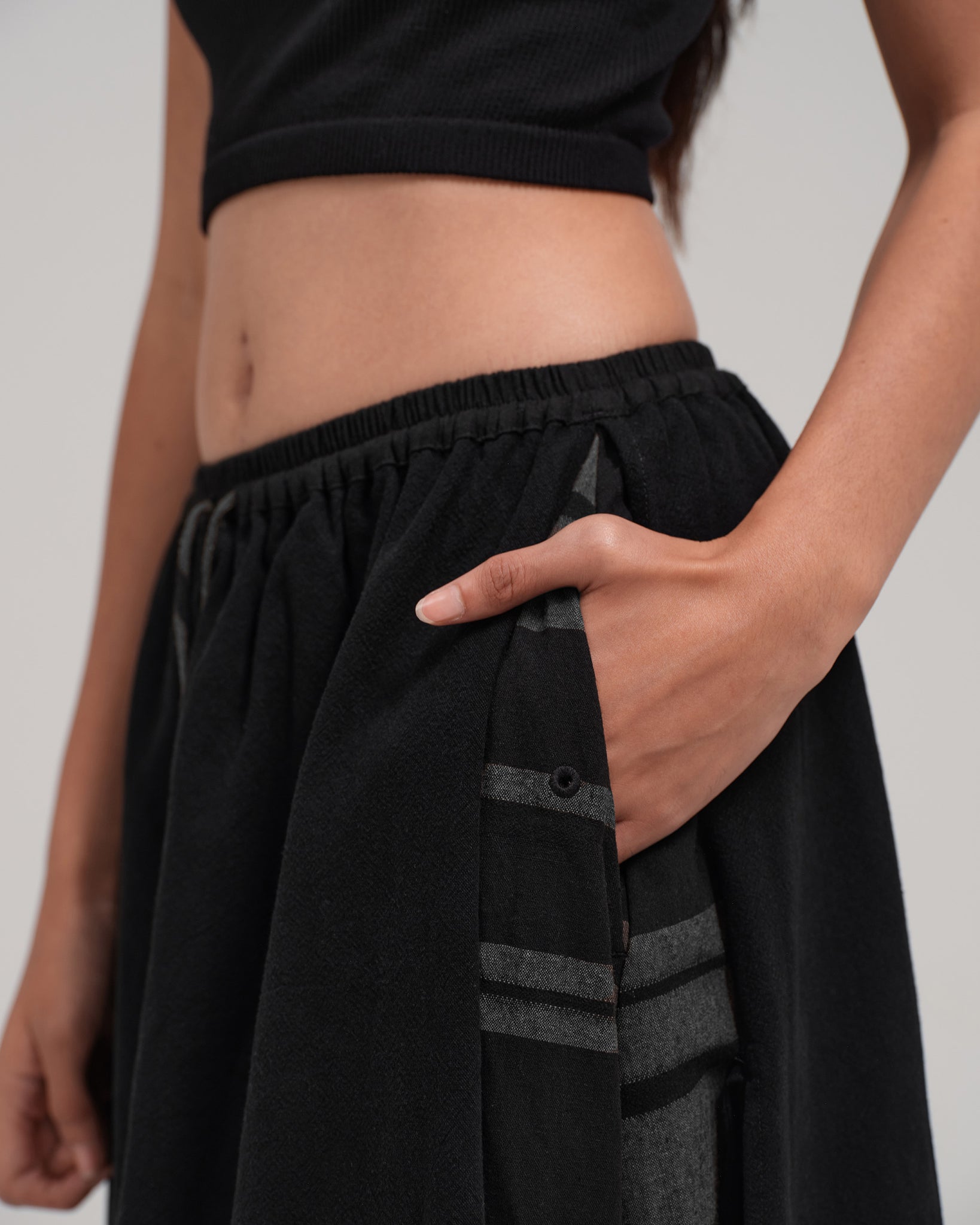 Women: The Midi Skirt (Stripe Black)
