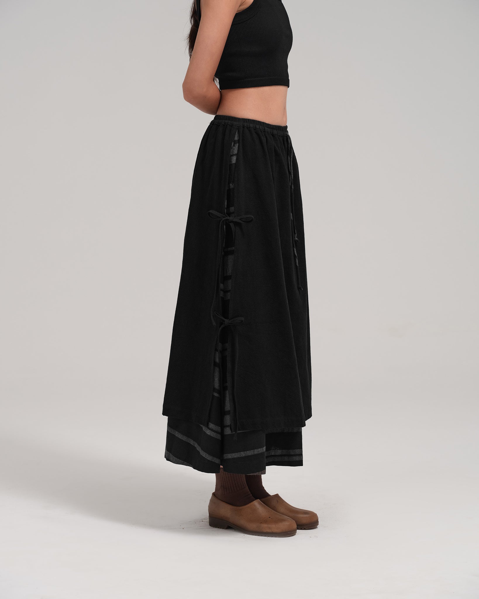 Women: The Midi Skirt (Stripe Black)