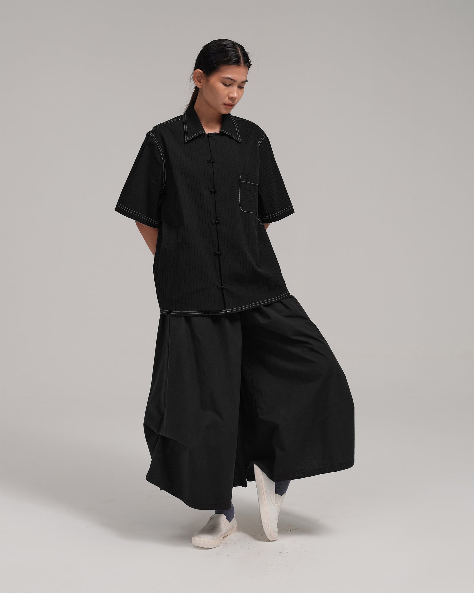 Unisex: The Shirt (Black)