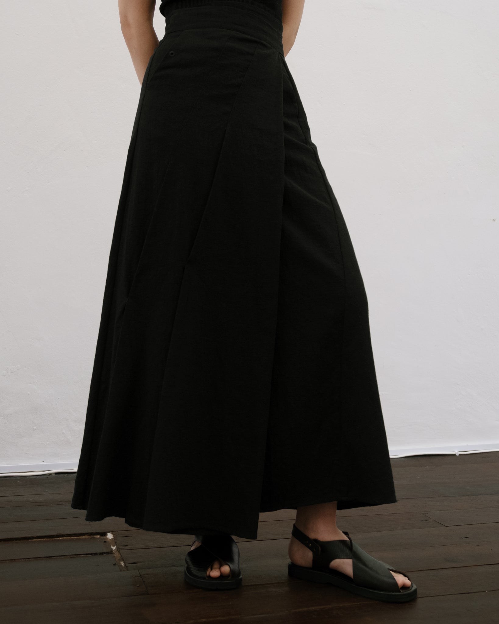 Women: Tàiyáng Pleated Skirt (Black)