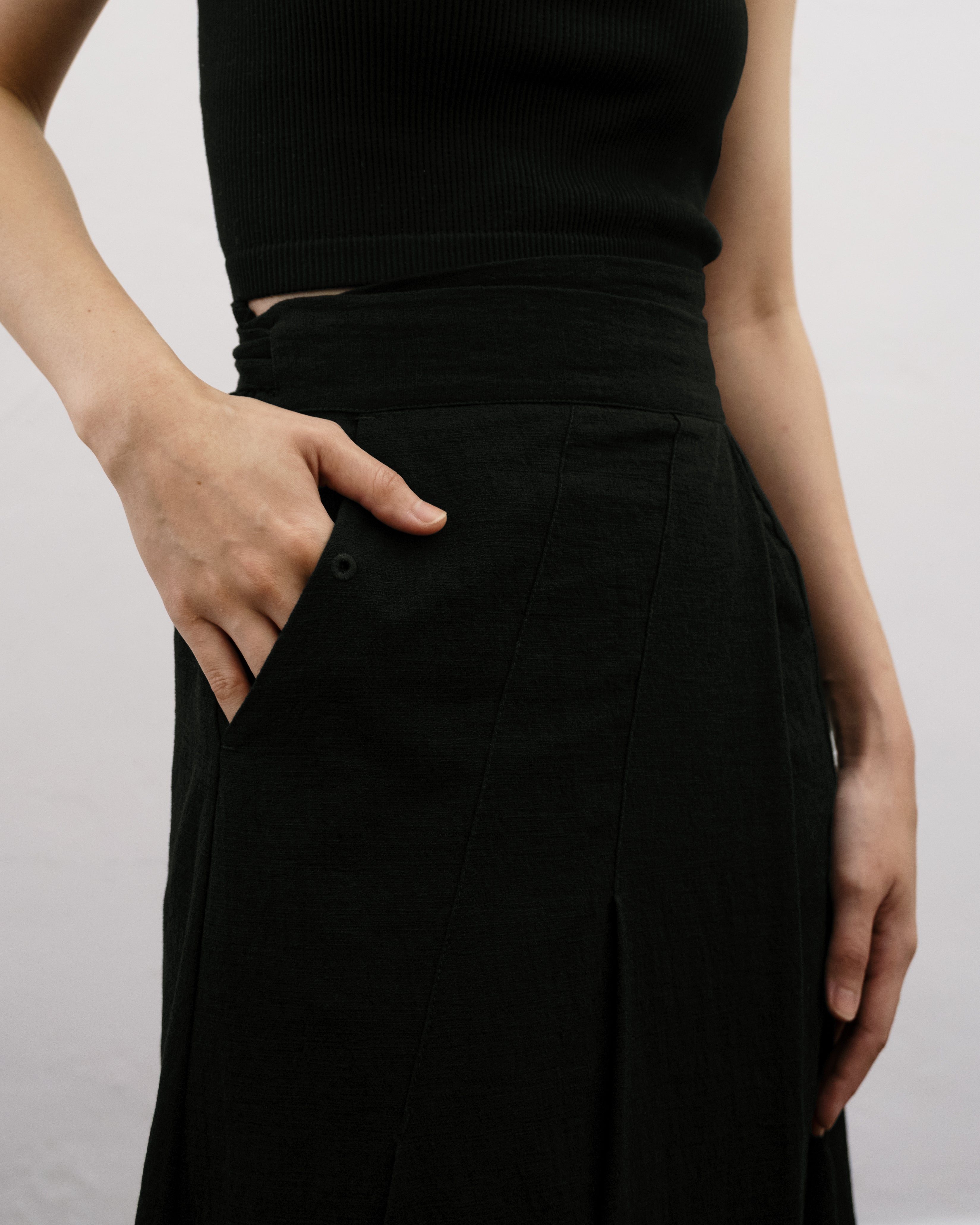 Women: Tàiyáng Pleated Skirt (Black)