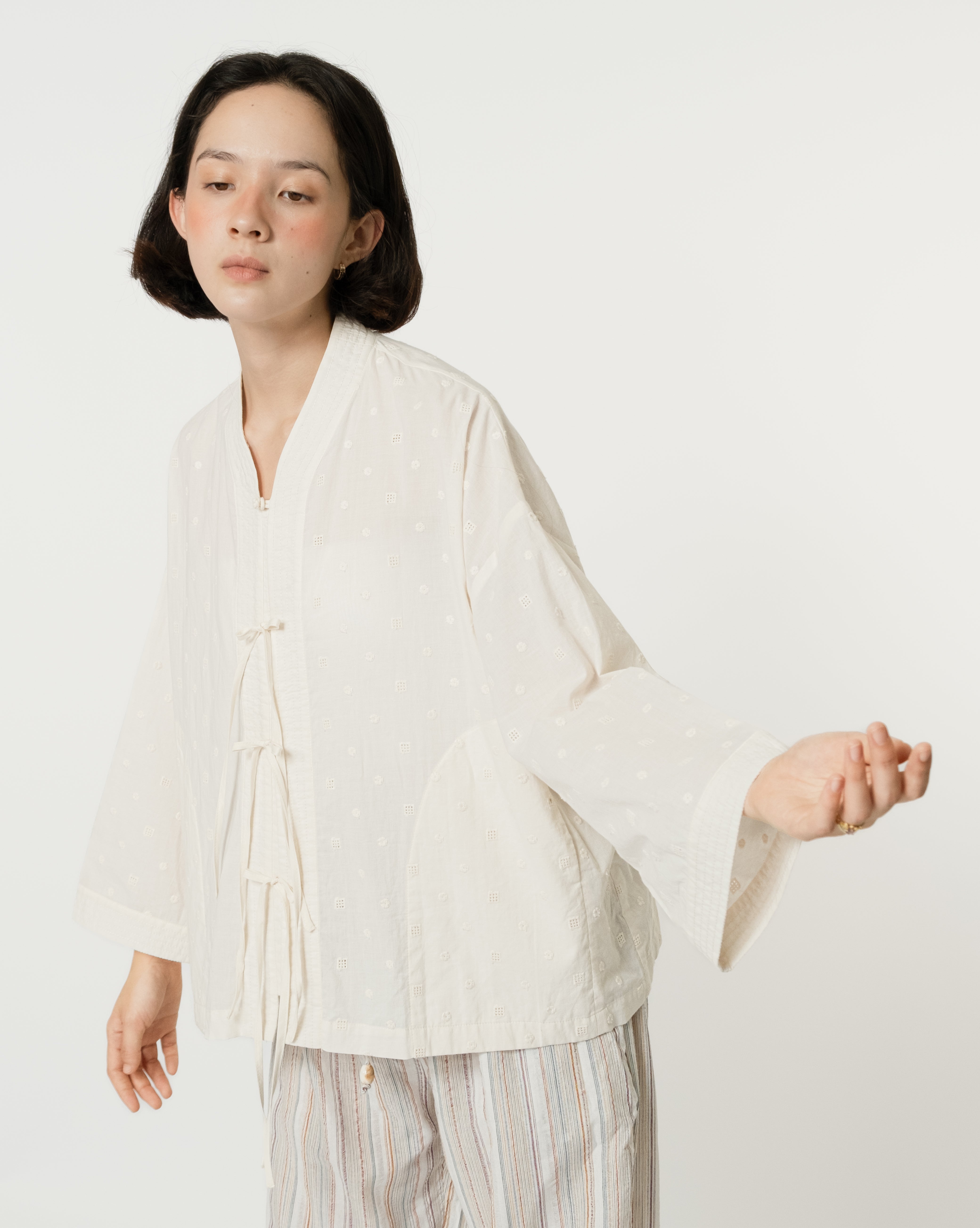 Unisex: Memory Knot Outer (Floral Embroidery)