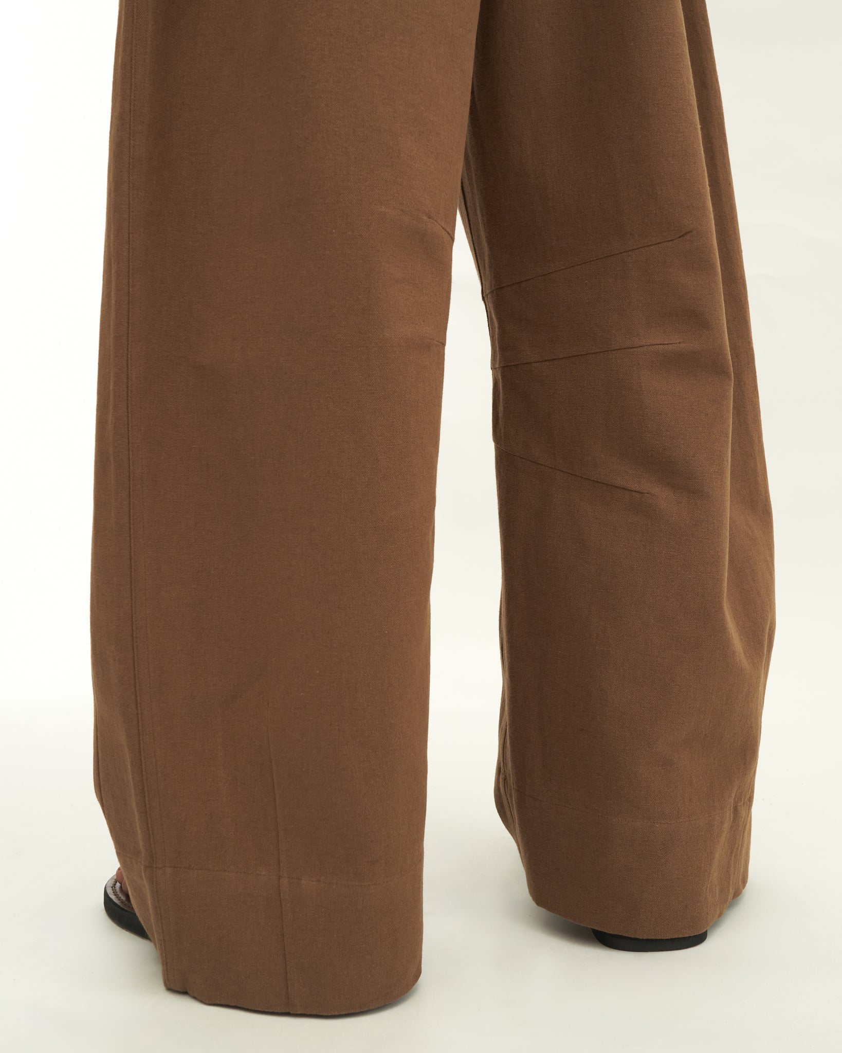 Men: Kongsi Horseshoe Pants (Dark Brown)