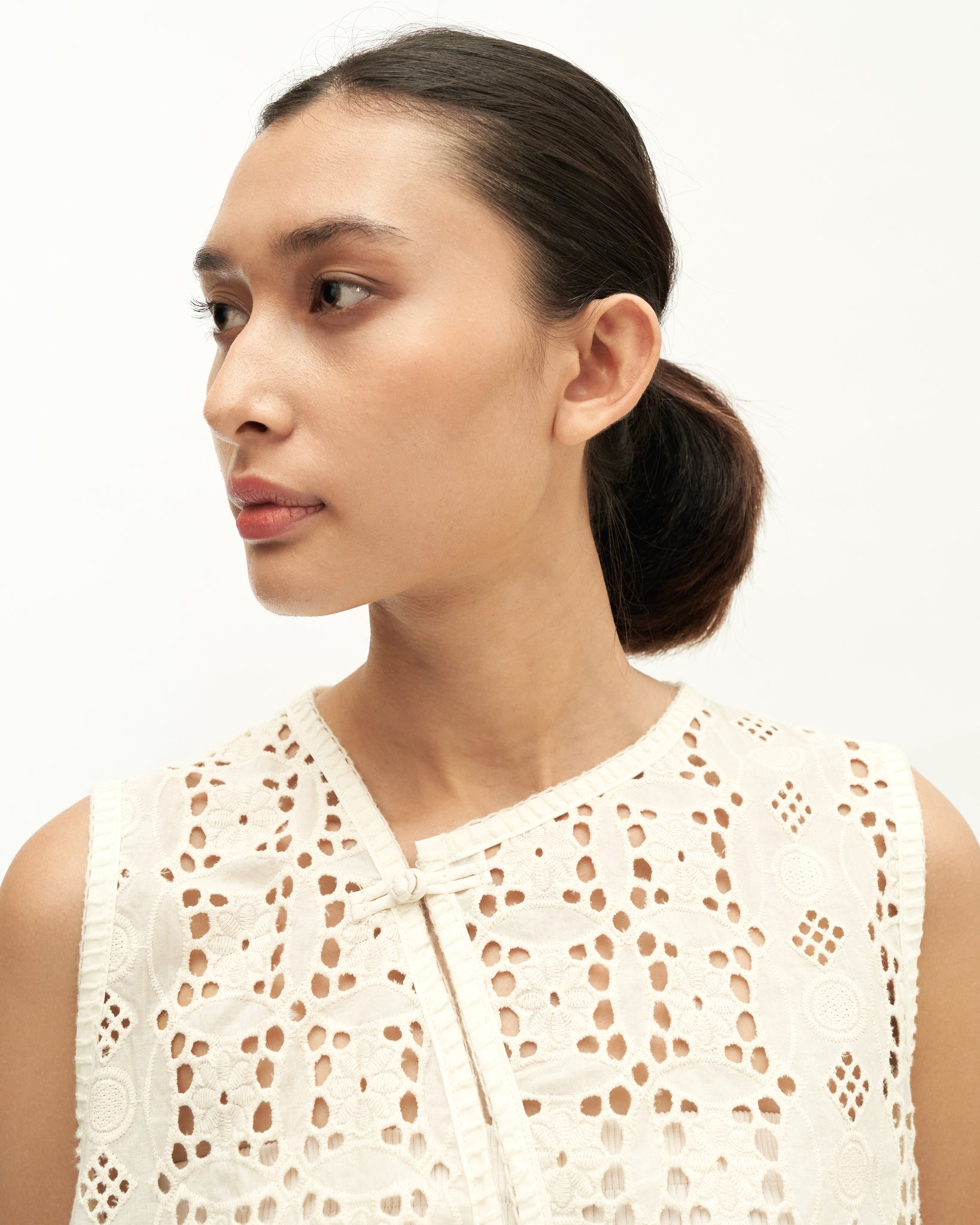 Unisex: Serikat Vest (Sand Eyelet)