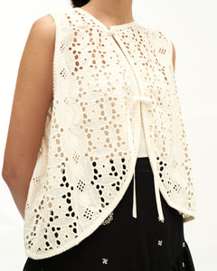 Unisex: Serikat Vest (Sand Eyelet)