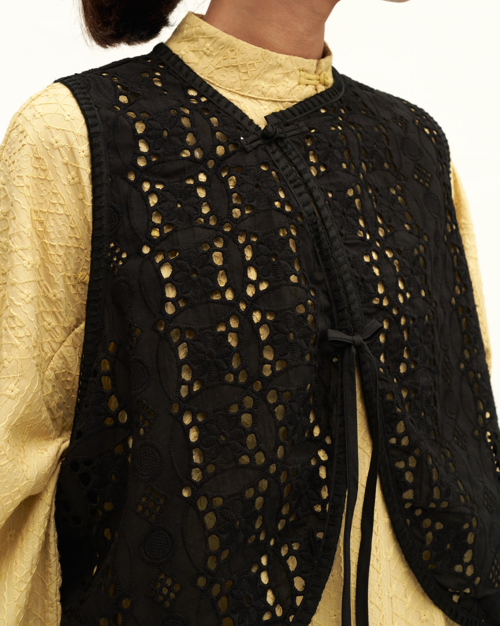 Unisex: Serikat Vest (Black Eyelet)
