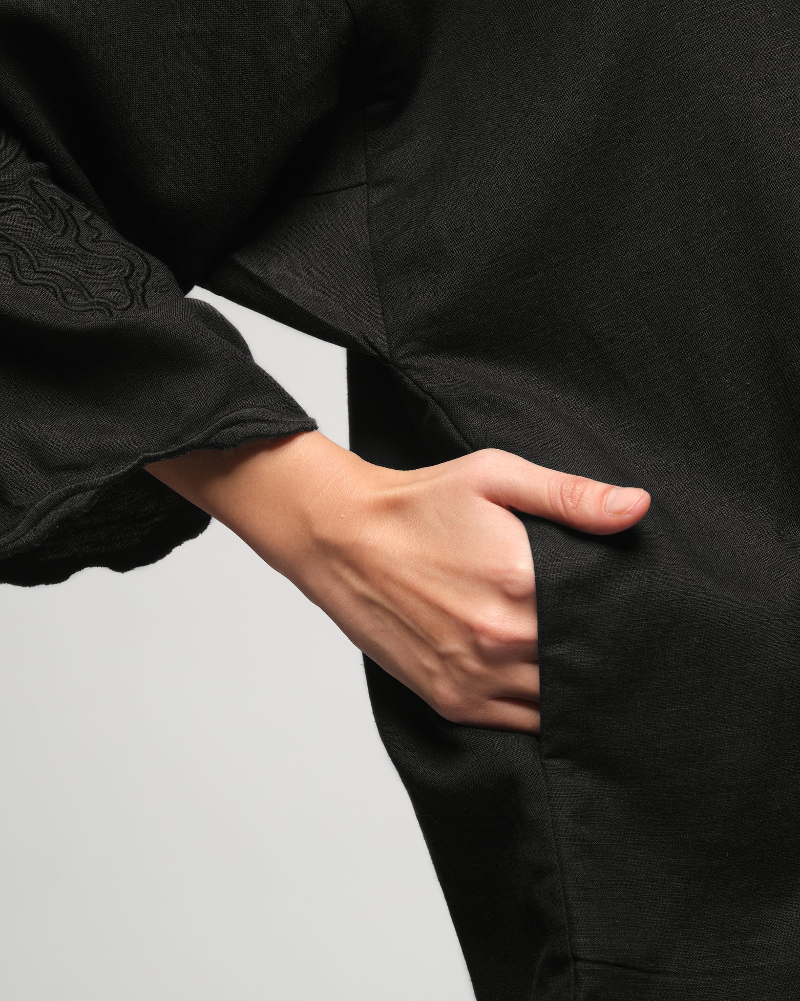 Women: Mekar Linen Loose Kebaya (Black)