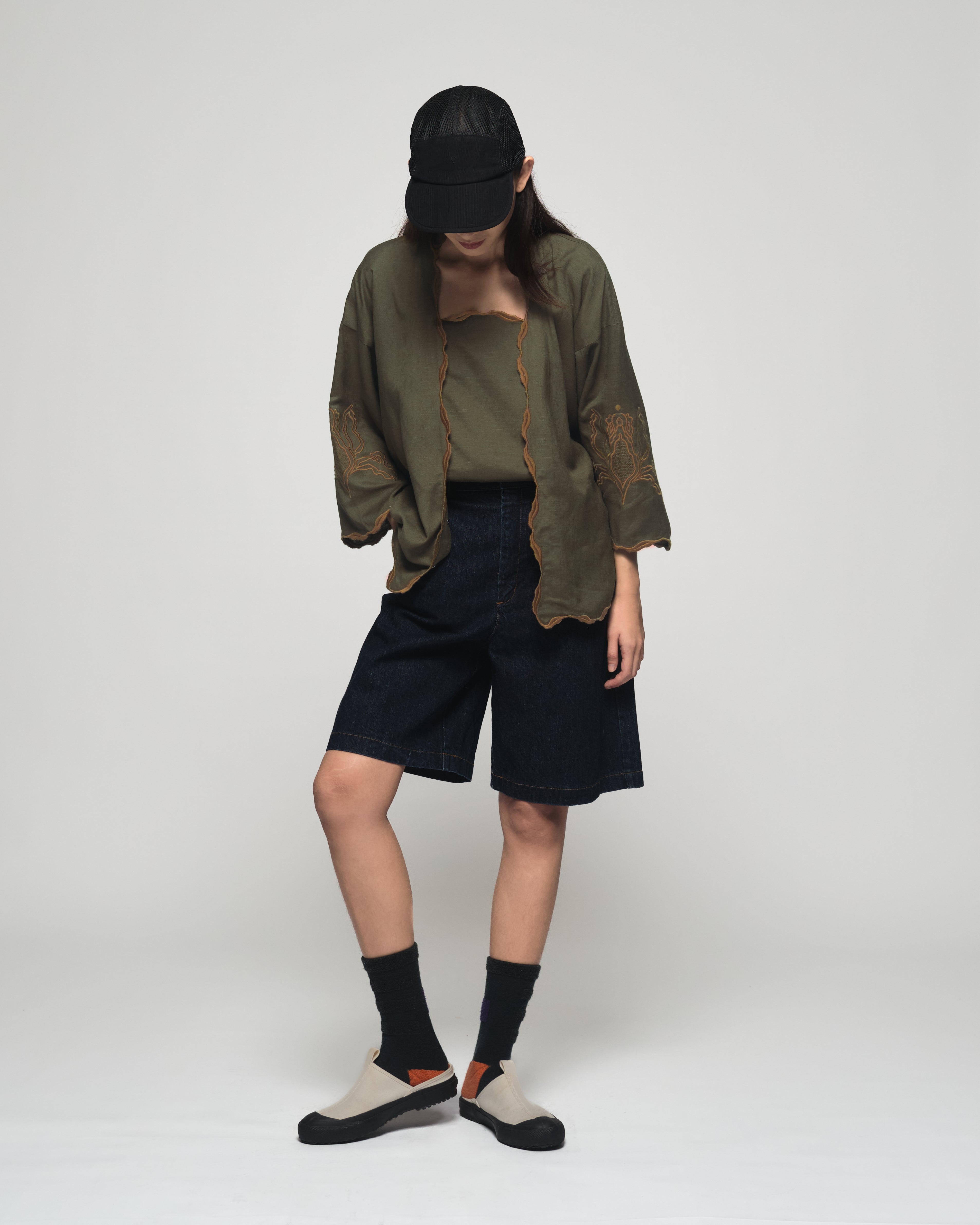Women: Mekar Linen Loose Kebaya (Bark Olive)