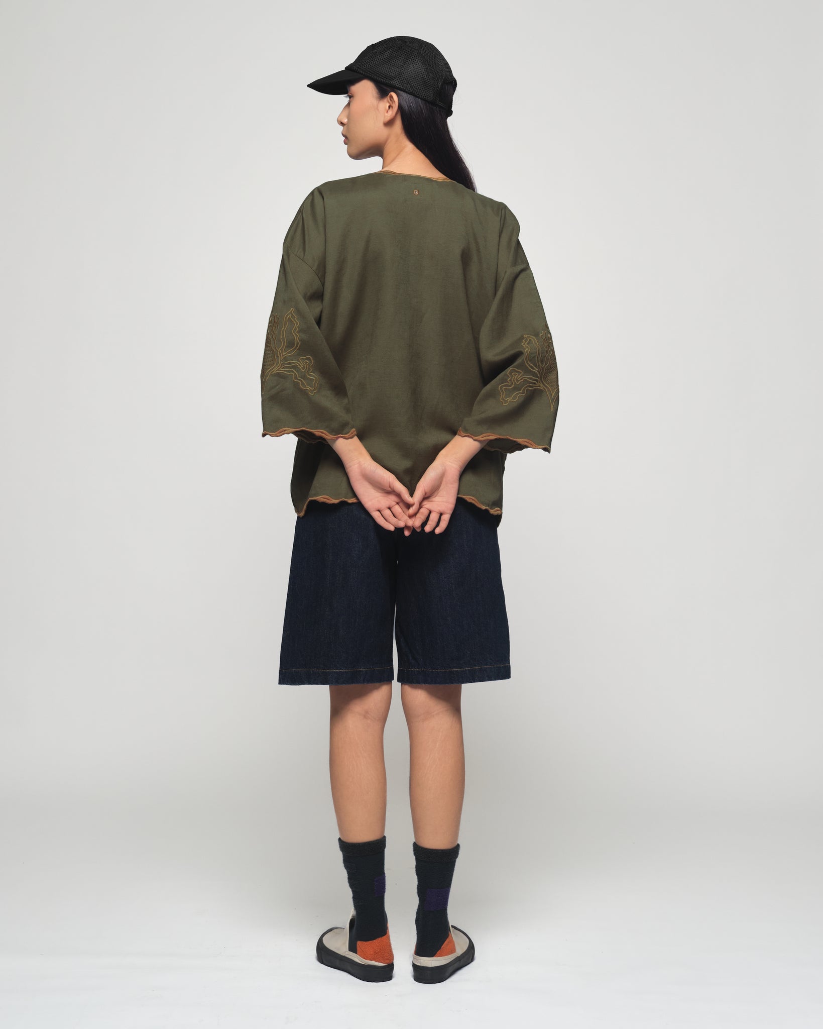 Women: Mekar Linen Loose Kebaya (Bark Olive)