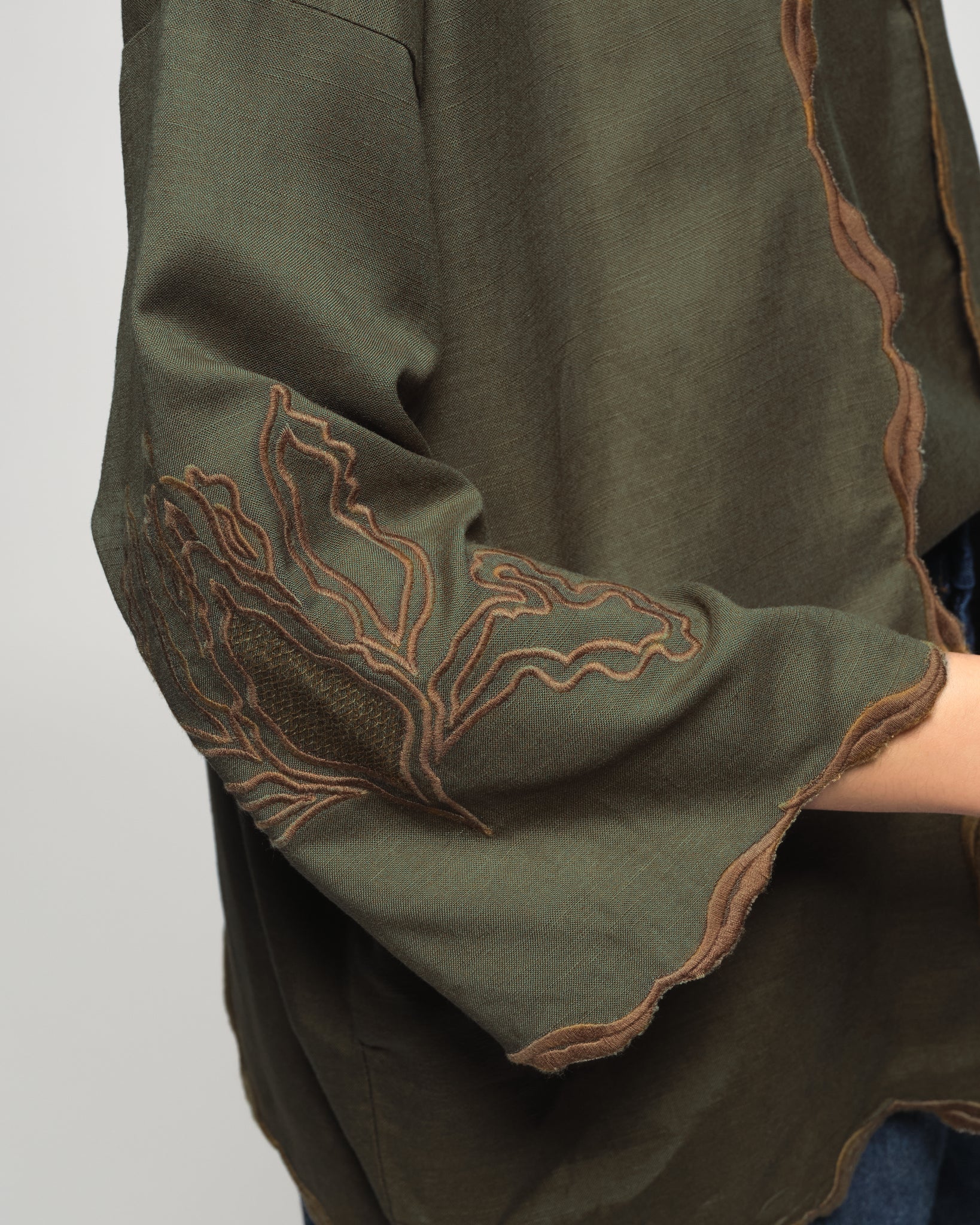 Women: Mekar Linen Loose Kebaya (Bark Olive)