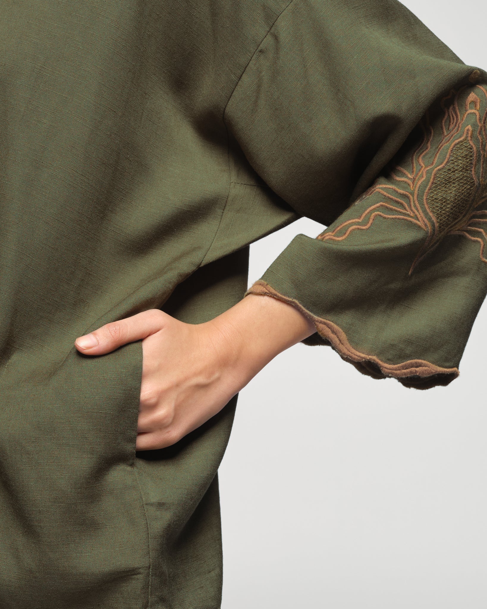 Women: Mekar Linen Loose Kebaya (Bark Olive)
