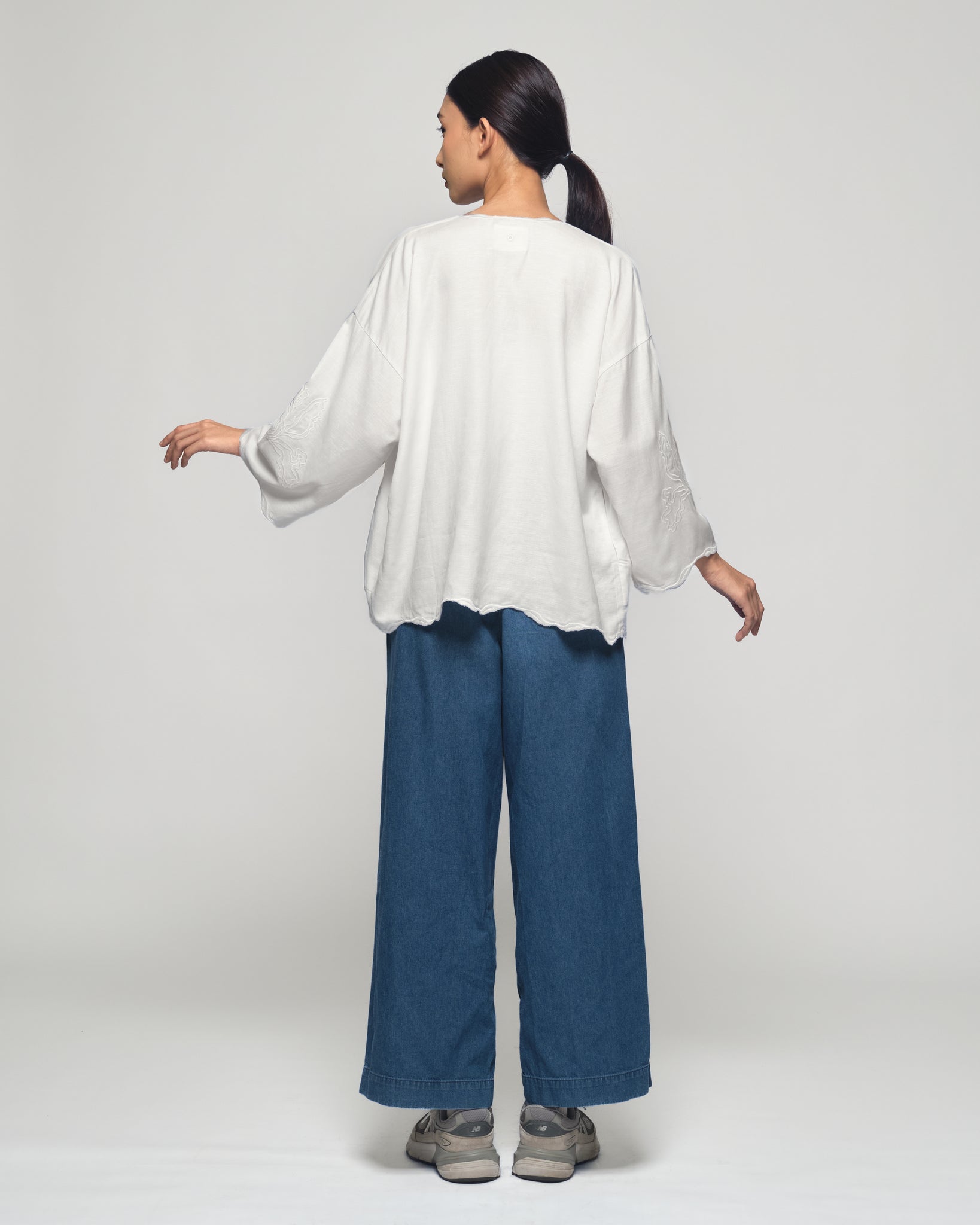 Women: Mekar Linen Loose Kebaya (Porcelain White)
