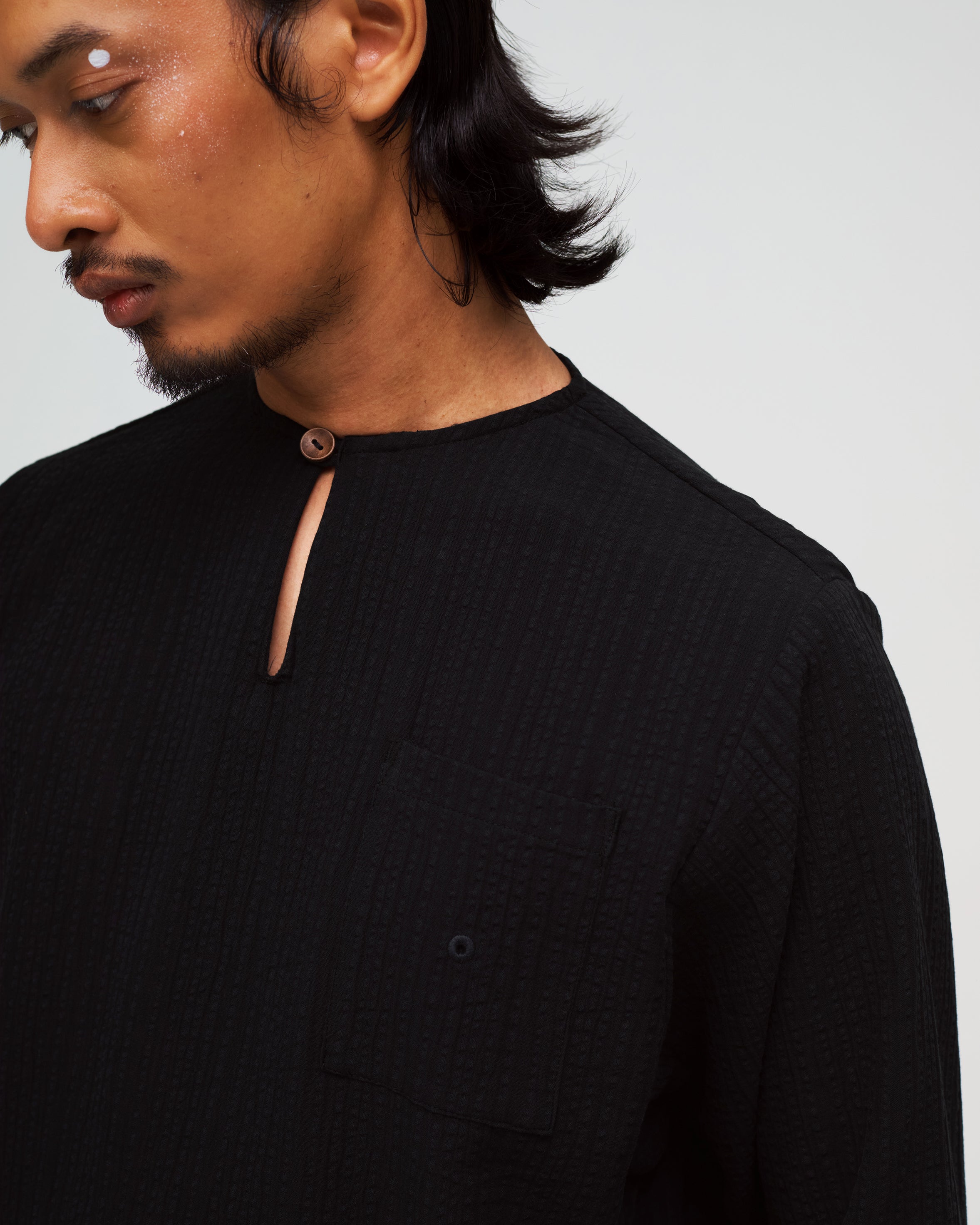 Men: Roti Canai Keyhole Top (Hitam) – ANAABU.CO