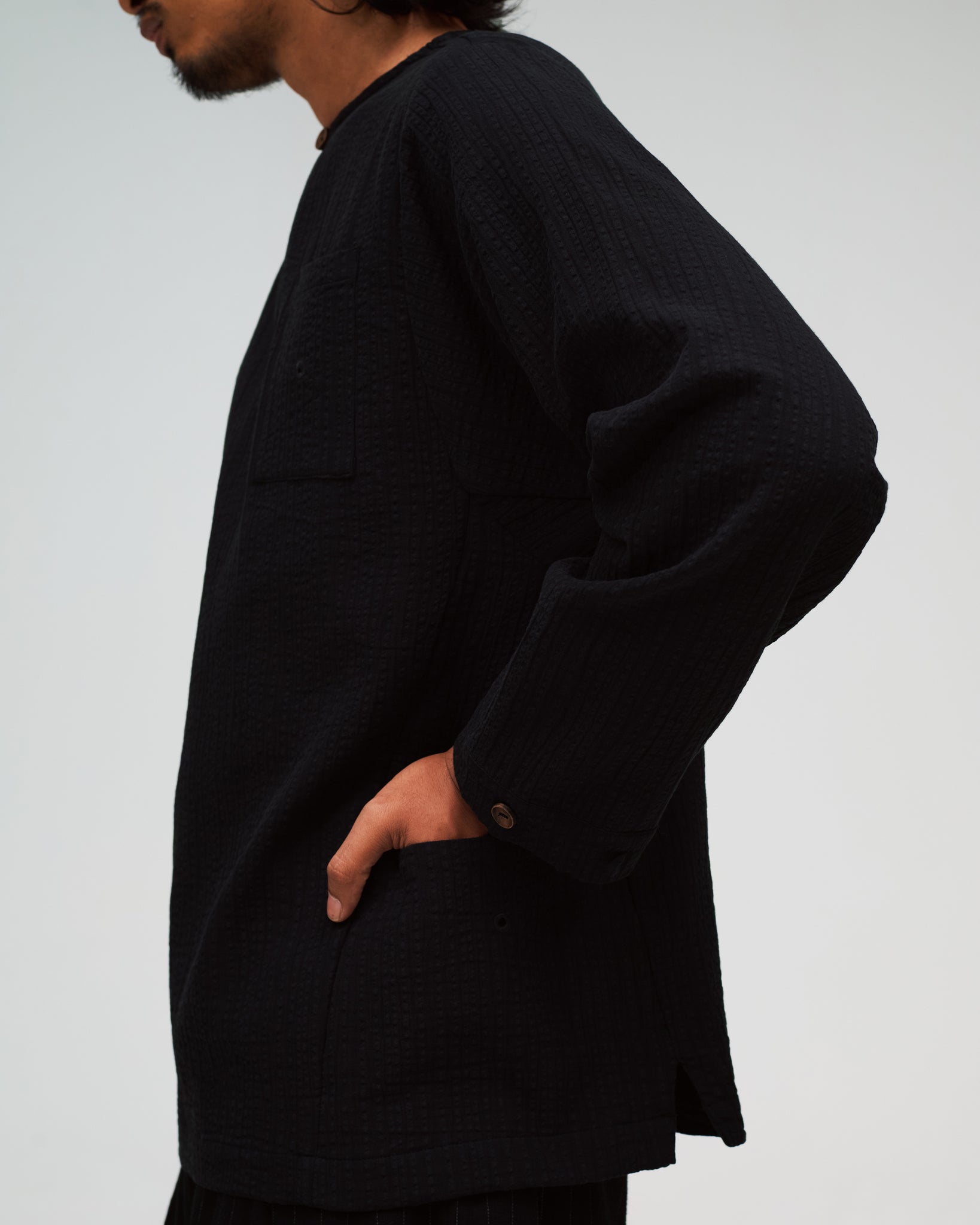 Men: Roti Canai Keyhole Top (Hitam) – ANAABU.CO