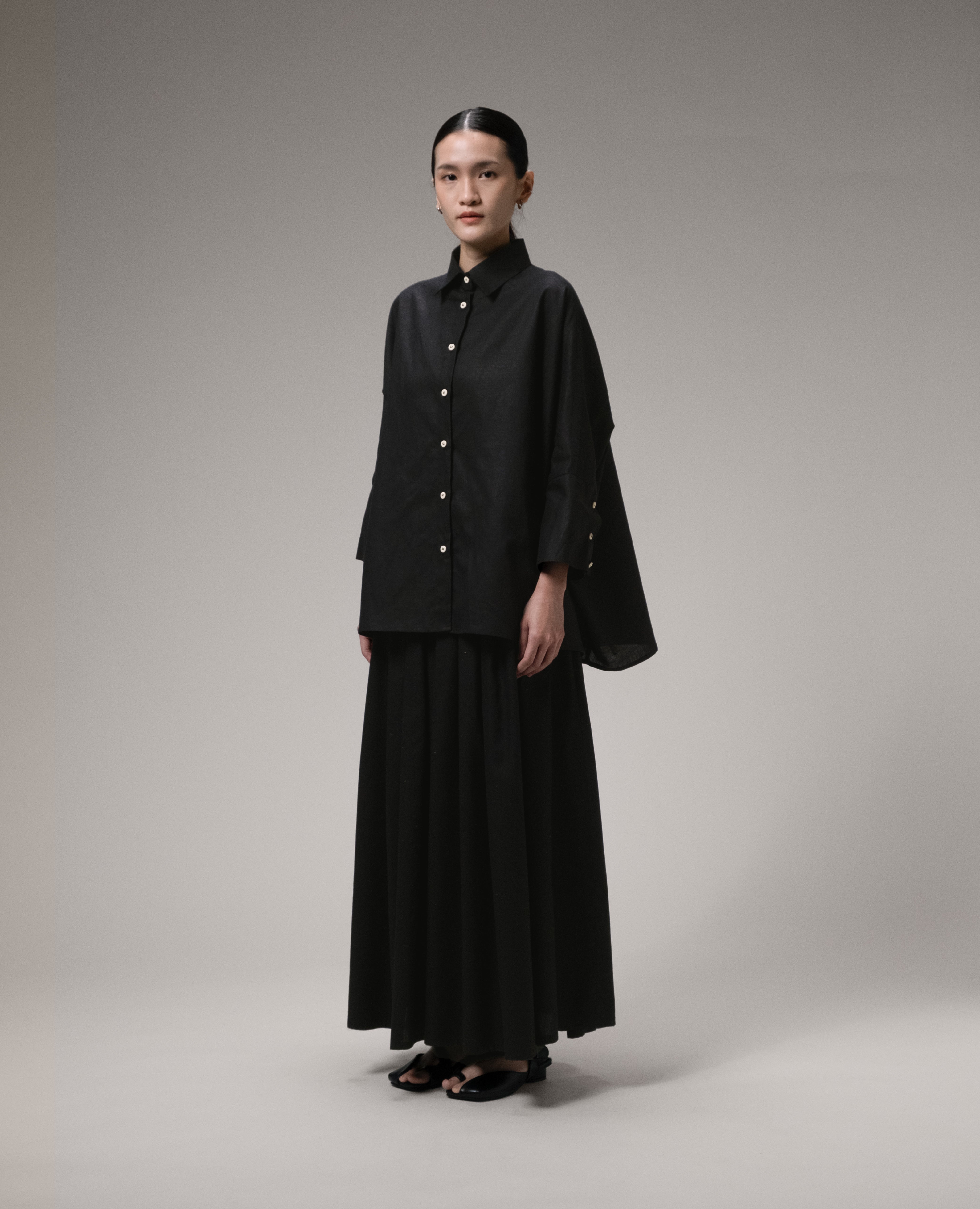 Womens: The Oversized Linen Shirt (Black)