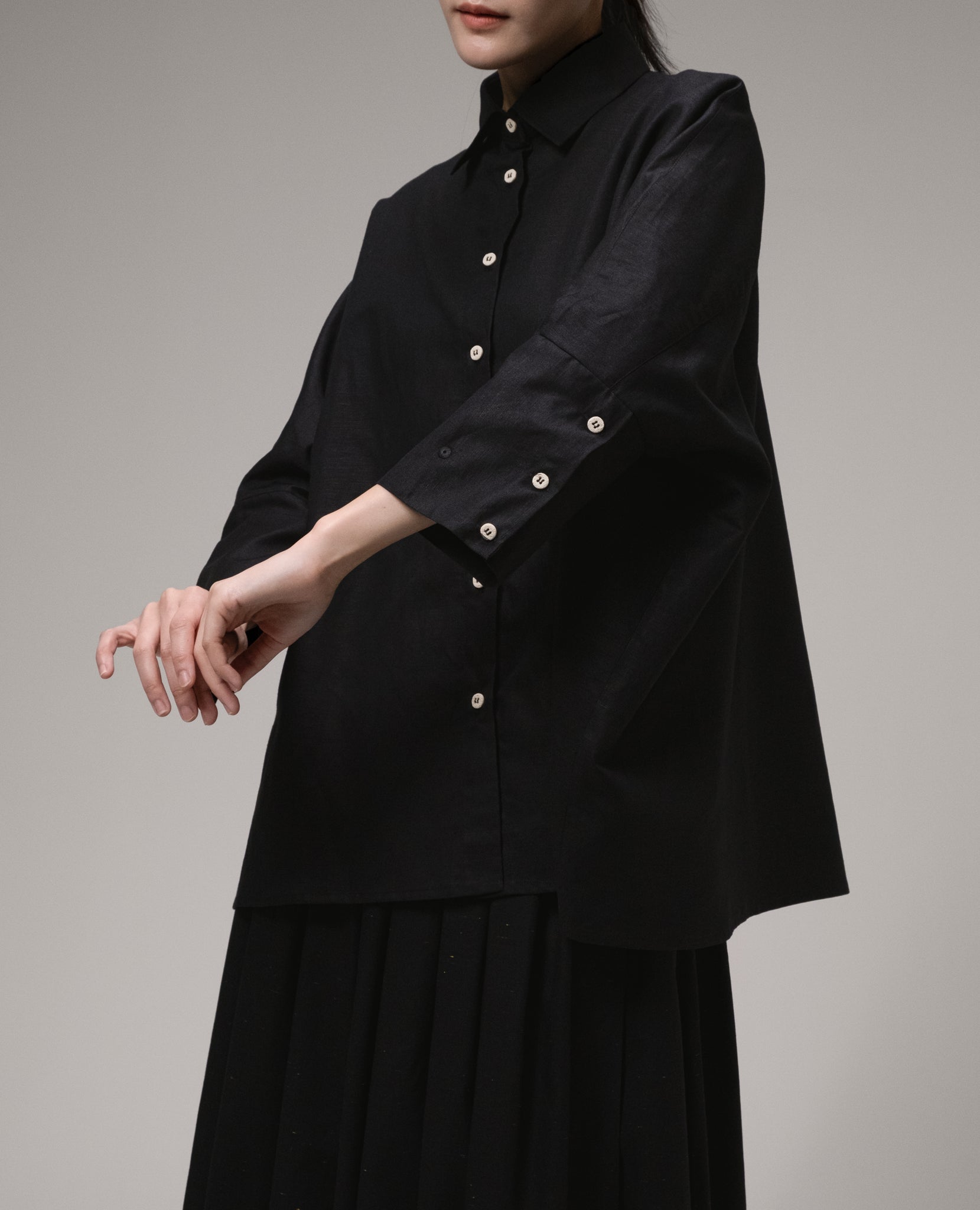 Womens: The Oversized Linen Shirt (Black)