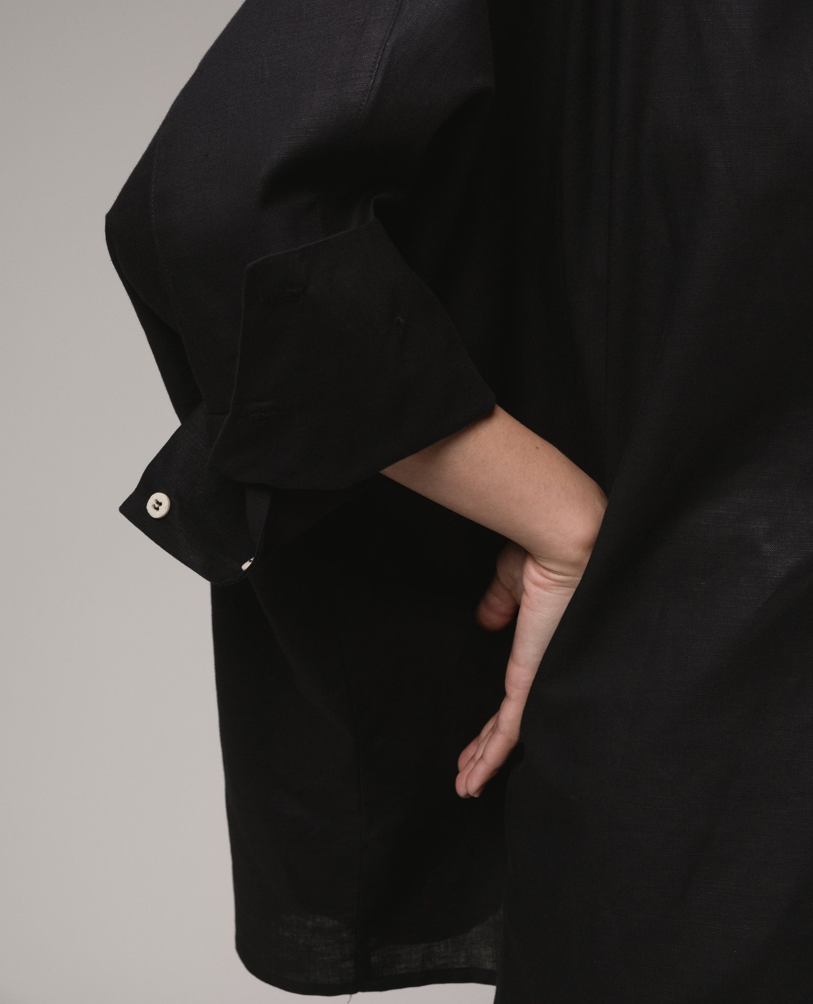 Womens: The Oversized Linen Shirt (Black)