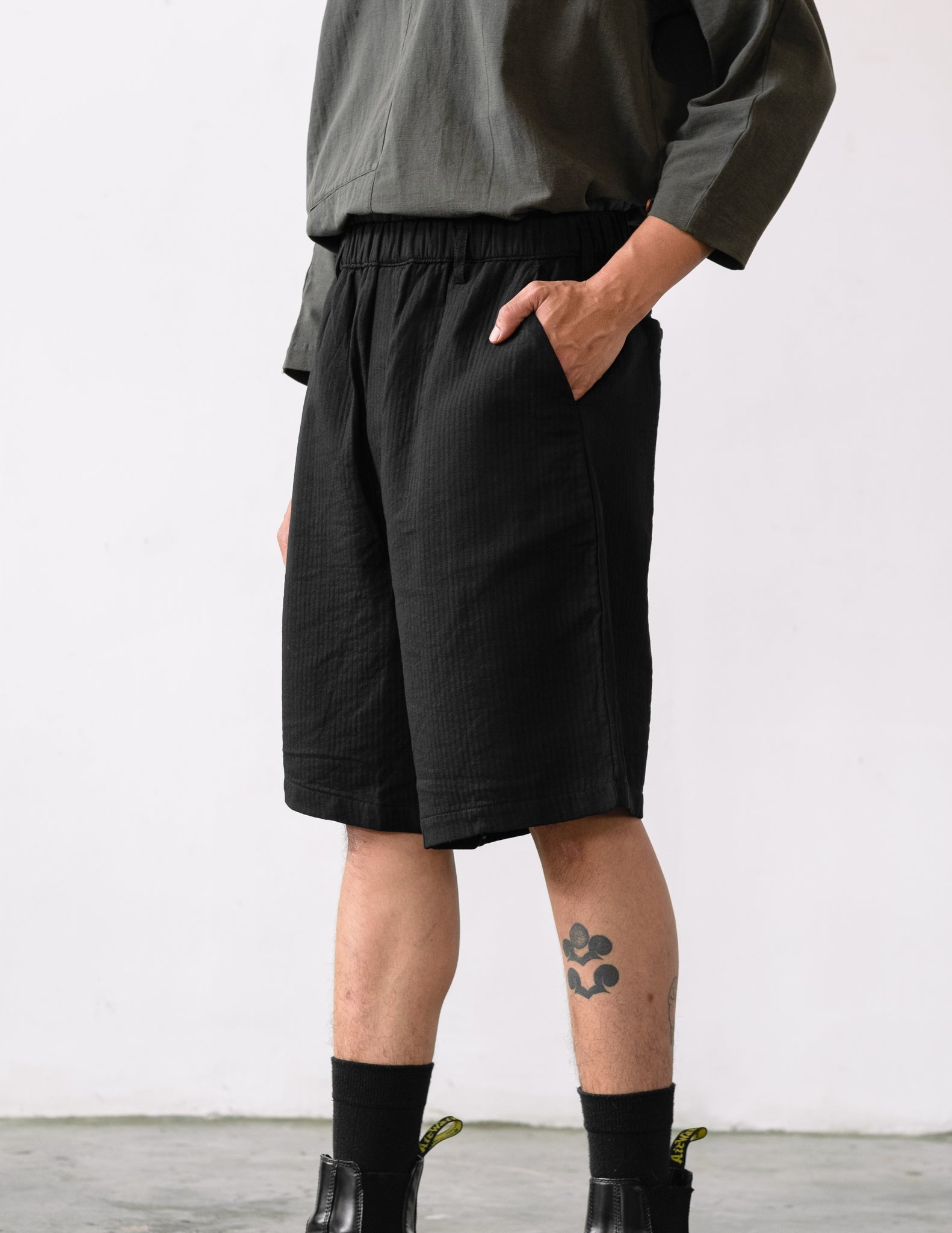 Unisex: The Short Pants (Black)