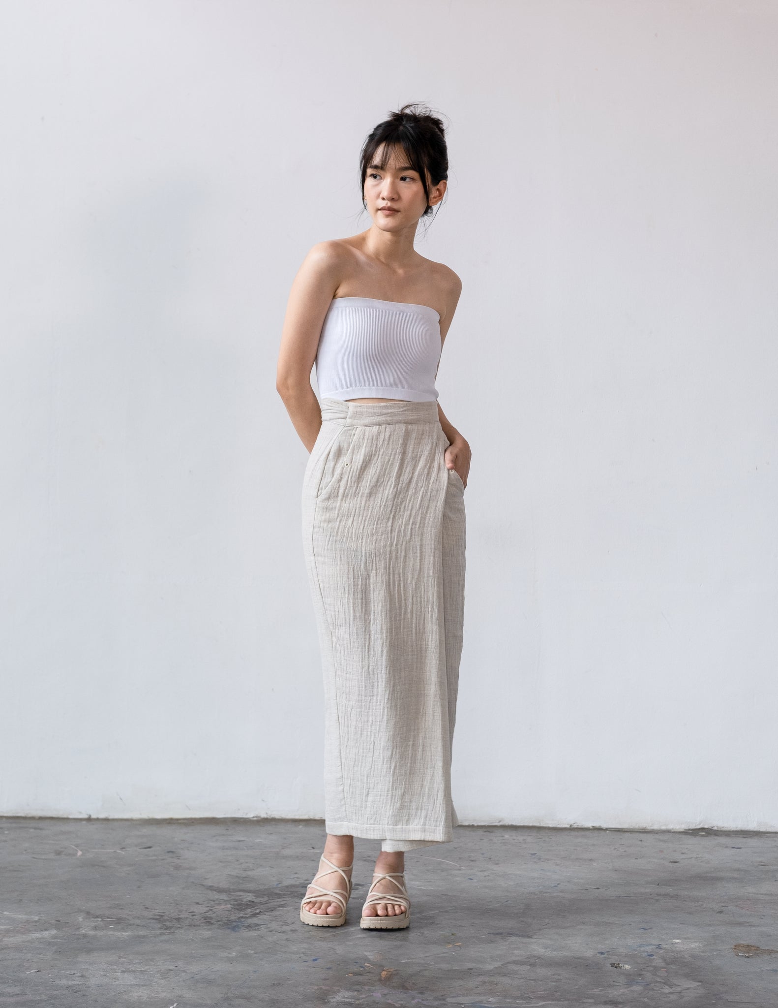 Women: The Wrapped Sarung (Sand)