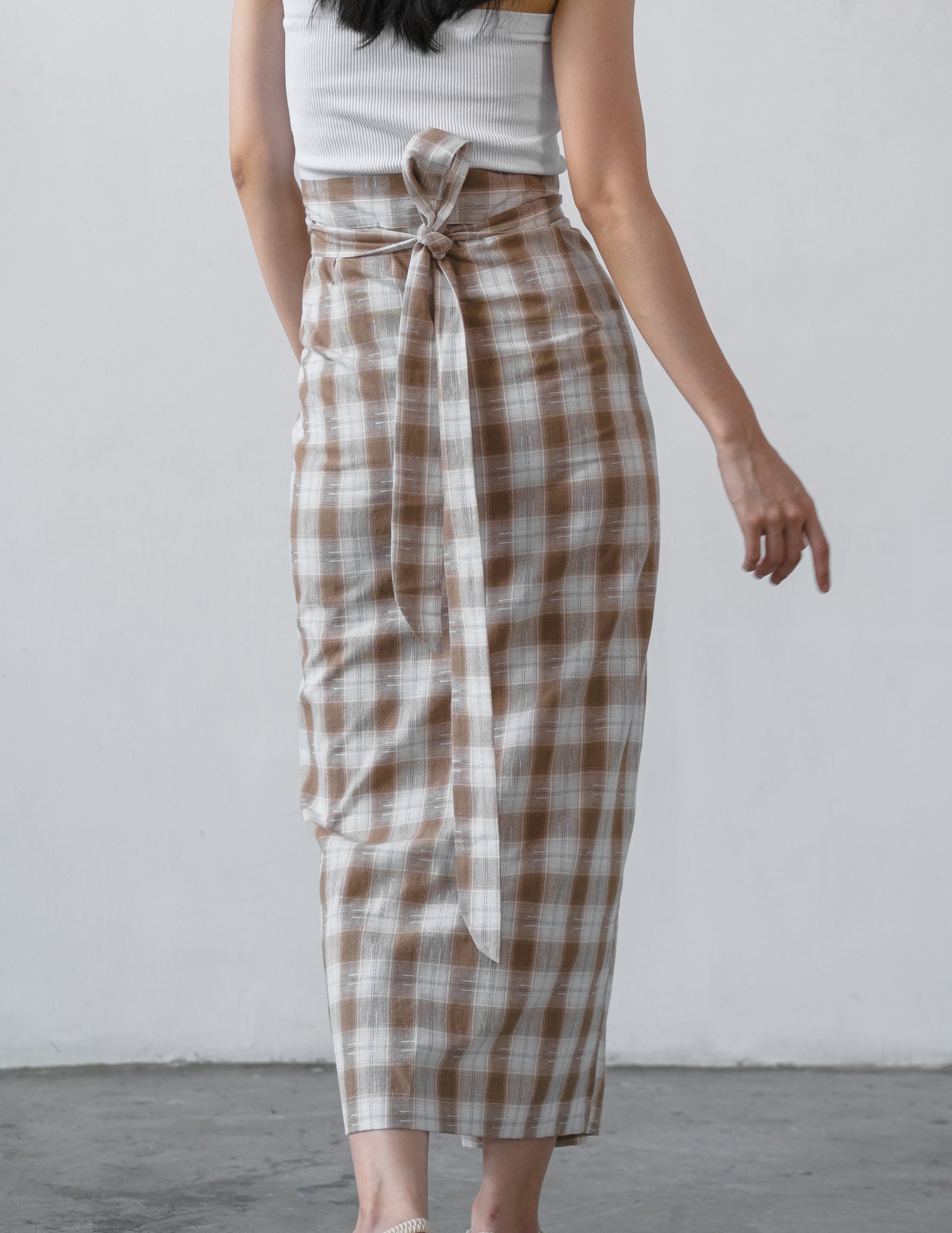 Women: The Wrapped Sarung (Plaid Brown)