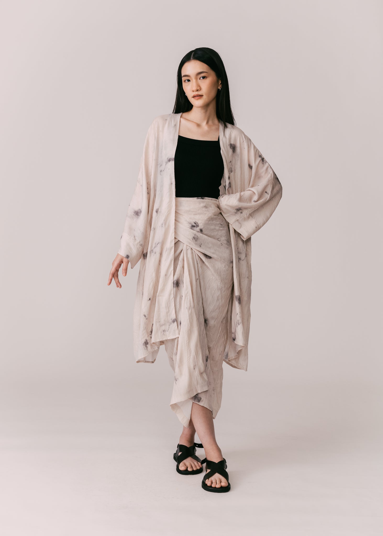 Women: Cambah Pleated Outer (Grey Tie Dye)