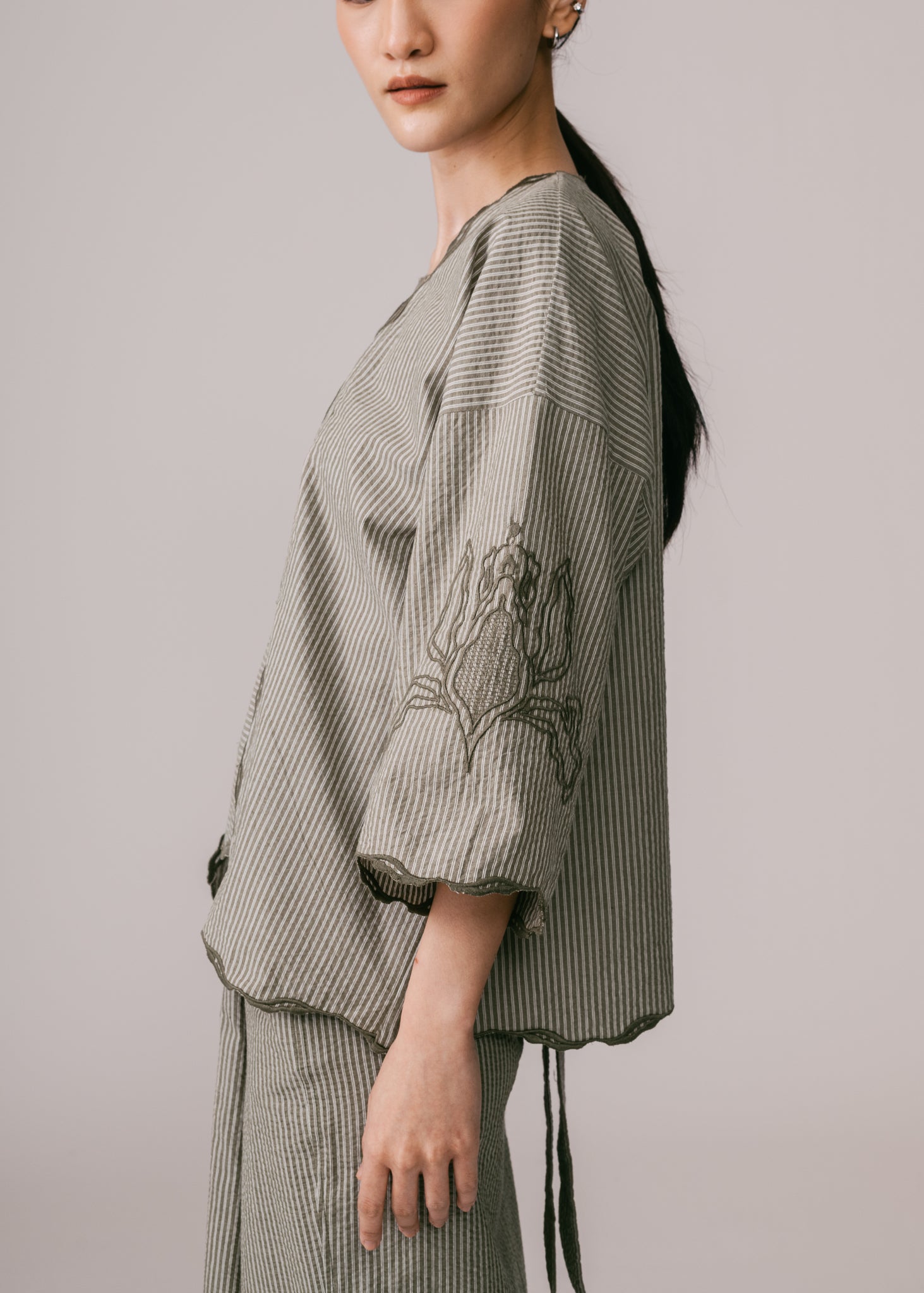 Women: Mekar Loose Kebaya (Olive Stripe)