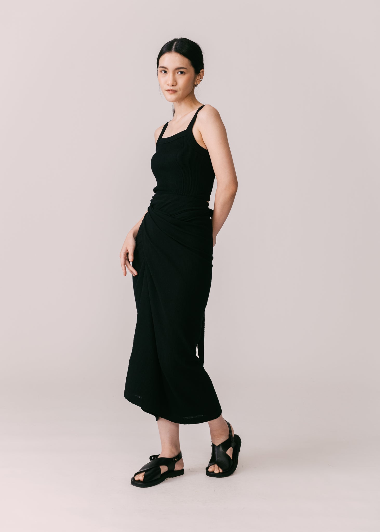 Women: Sirat Knot Sarung (Black)