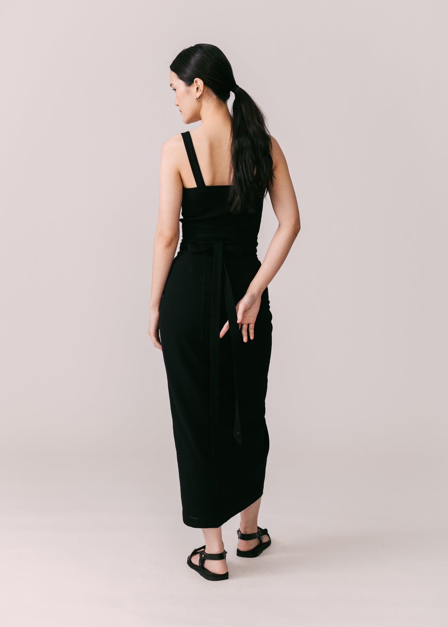 Women: Sirat Knot Sarung (Black)