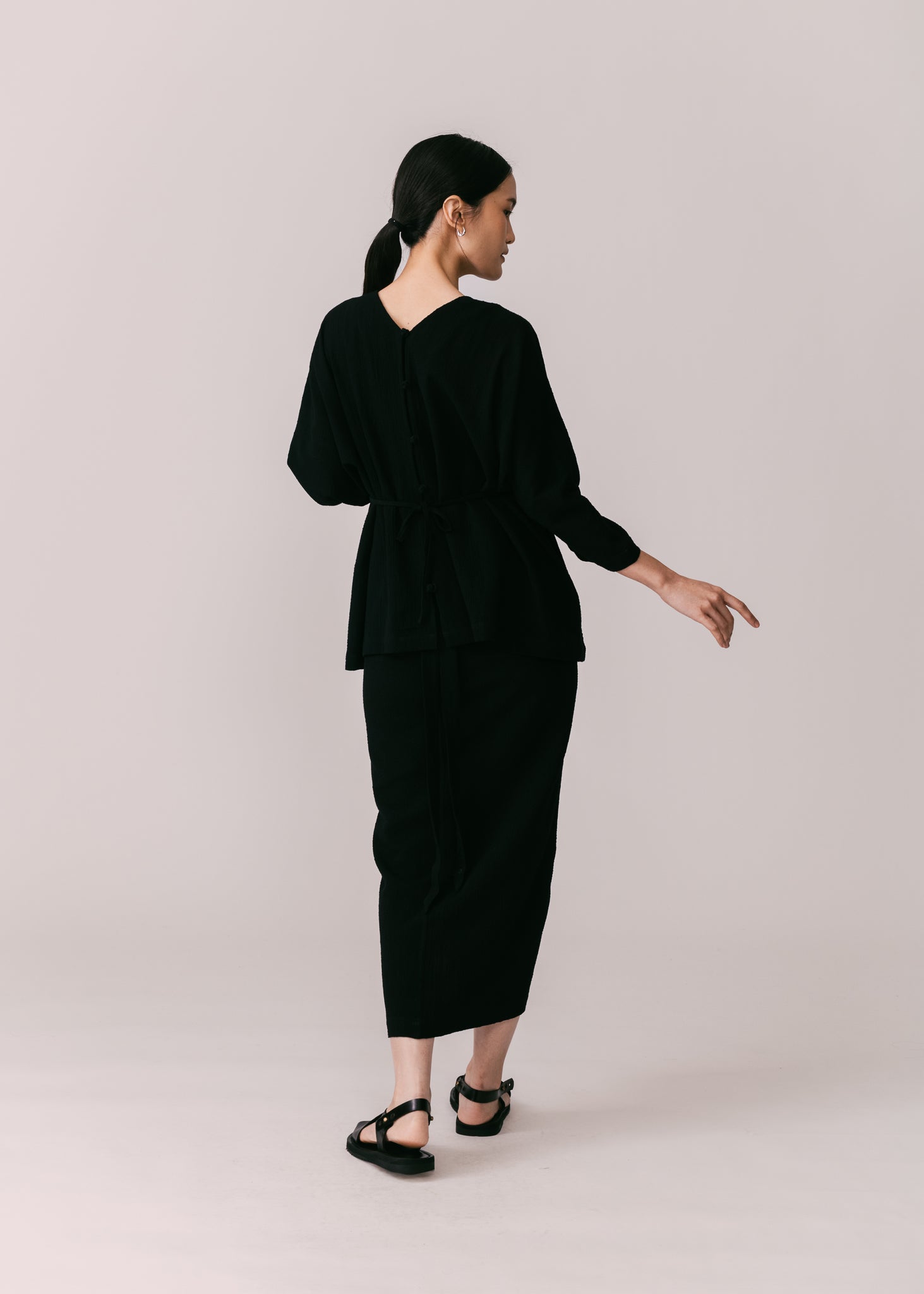 Women: Sirat Knot Sarung (Black)