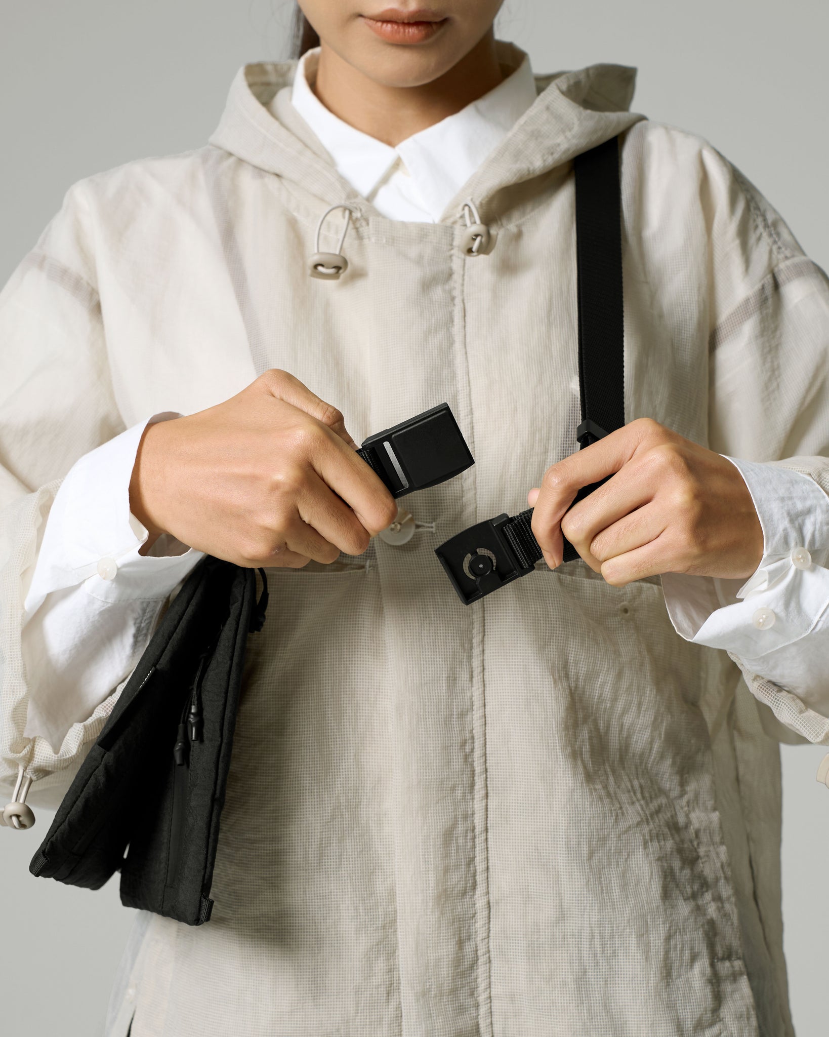 Unisex: The Transit Sling Bag (Black)