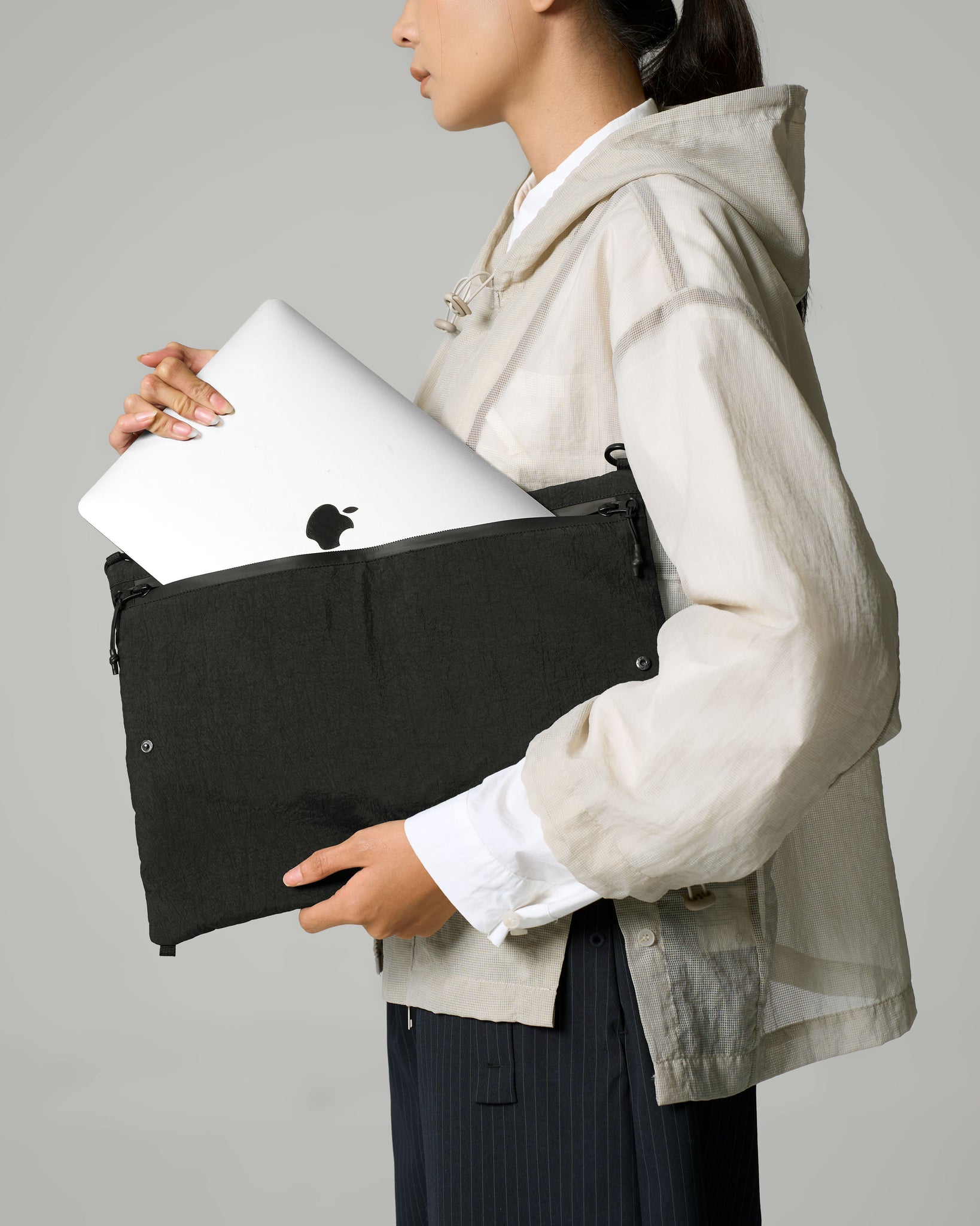 Unisex: The Transit Sling Bag (Black)