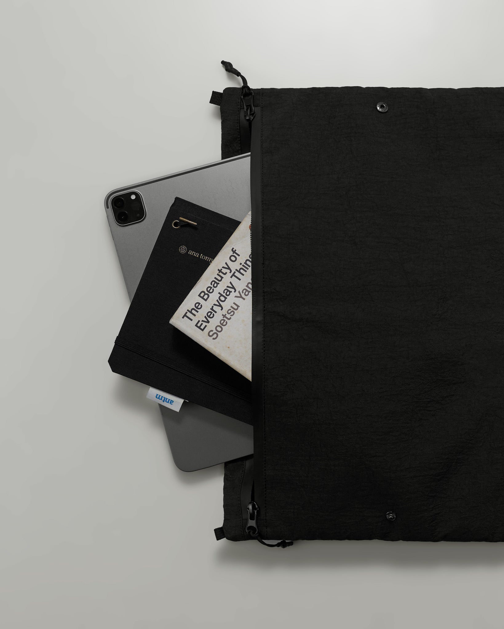Unisex: The Transit Sling Bag (Black)