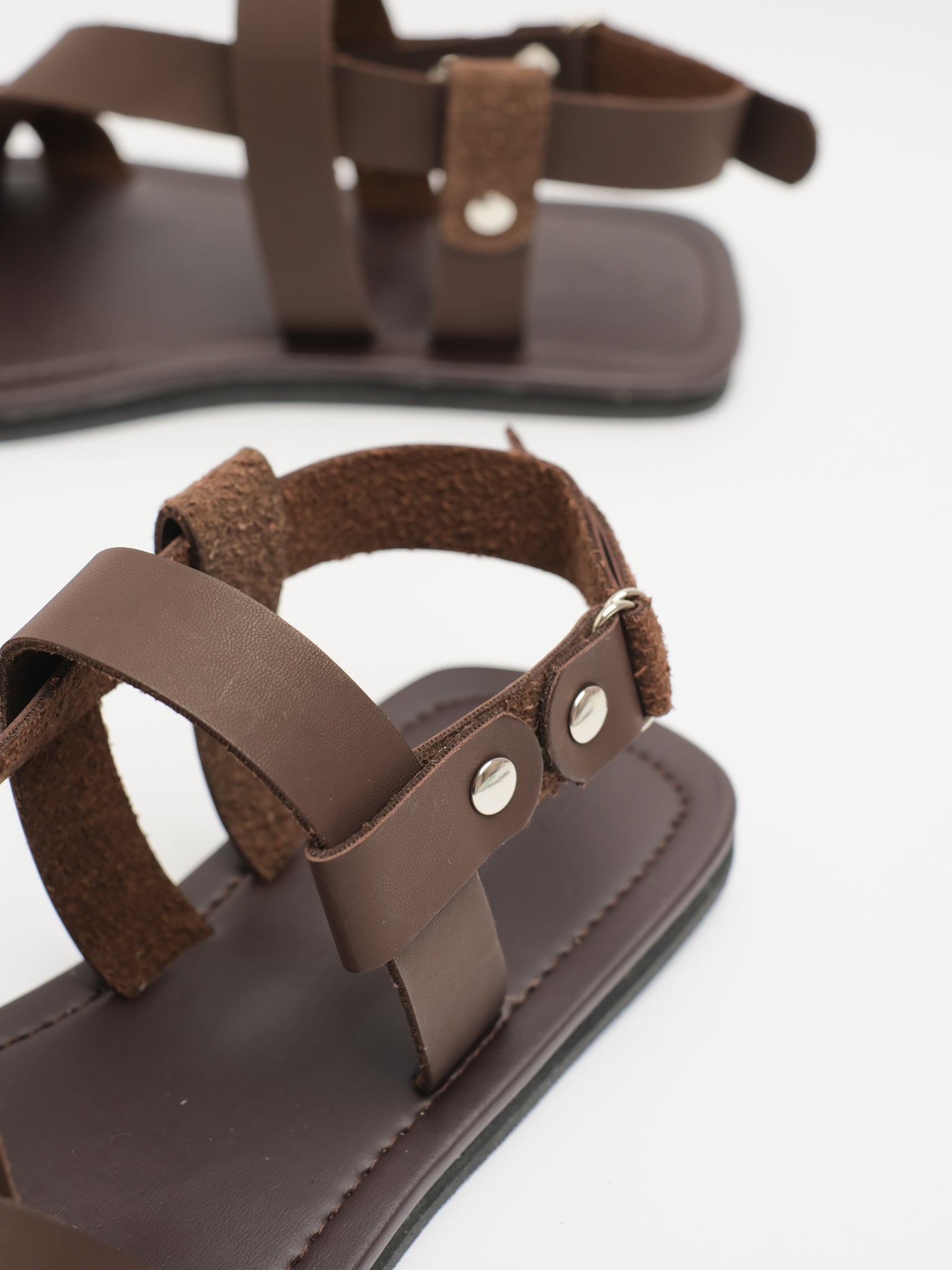 UNISEX: FIN STRAP SANDAL (BROWN)