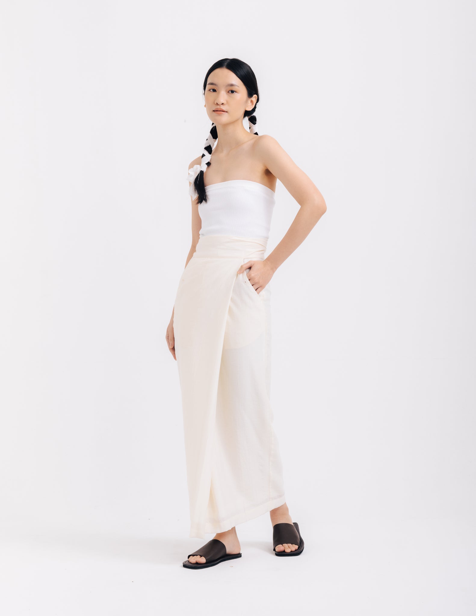 Women: Air Wrapped Sarung (Off White)