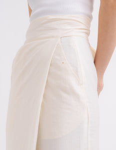 Women: Air Wrapped Sarung (Off White)