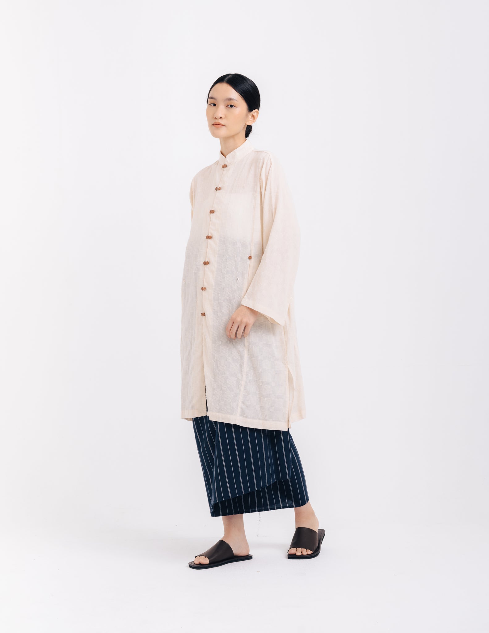Women: Jiwo Kebarung (Off White)