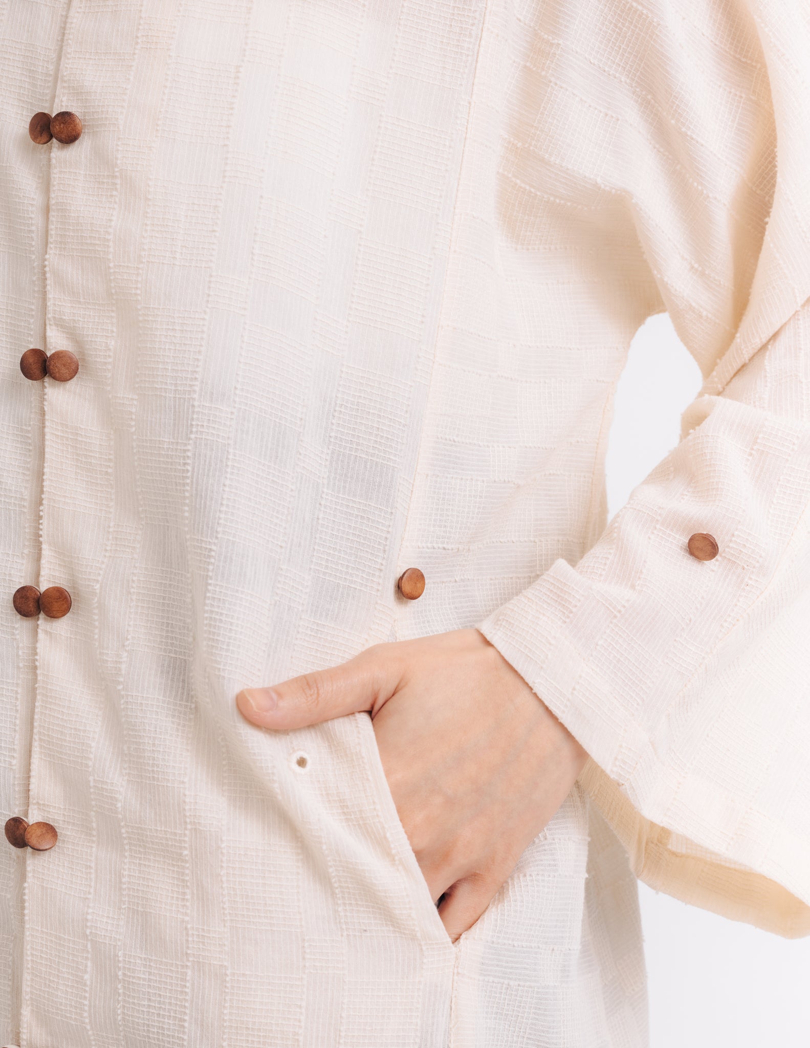 Women: Jiwo Kebarung (Off White)